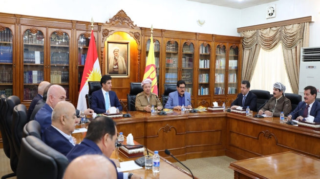 بە سەرپەرشتی سەرۆك مەسعود بارزانی، ئەنجوومەنی سەركردایەتی پارتی دیموكراتی كوردستان، لە كۆبوونەوەدایە.