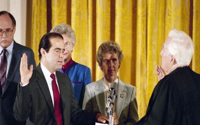 مردنی دادوەرێکی دادگای باڵای ئەمەریکا ململانێی سیاسی دروست دەکات