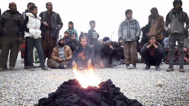 له‌گه‌ڵ رزگاربوونییان له‌ژێر ده‌ستی داعش په‌چه‌ و نیقاب ده‌سووتێنن