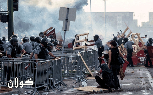  خۆپیشاندانی هەزاران ئەمەریکی لەدژی 