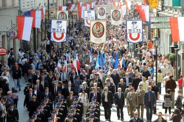 نوێنەری حكومەتی هەرێمی كوردستان لە پۆلۆنیا بەشداری لە (رۆژی دەستوور) جەژنی نەتەوەیی پۆلۆنی كرد