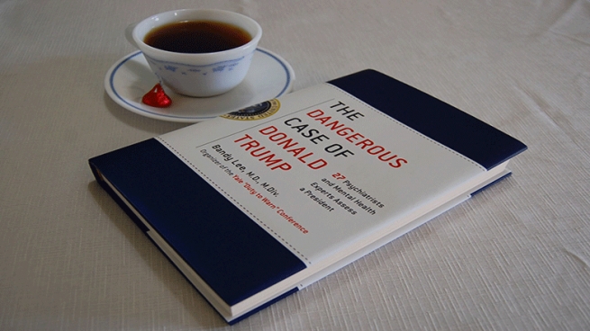 27 پزیشكی ده‌روونیی و پسپۆری عه‌قڵی تره‌مپ هه‌ڵده‌سه‌نگێنن