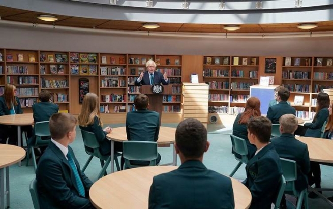 تەندروستیی بەریتانیا لەبارەی کردنەوەی قوتابخانەکان: مەترسیی کۆرۆنا لەسەر منداڵان کەمترە لە هەڵامەت