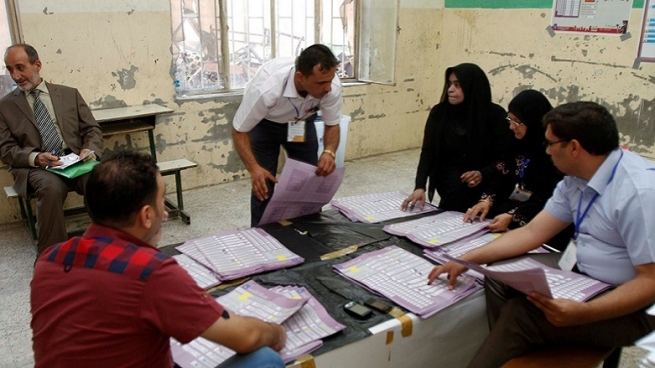 کۆمیسیۆن مووچەی کارمەندانی دابەش دەکات