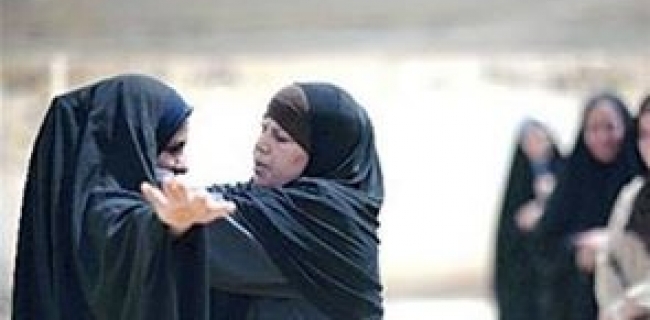  خەڵكی مووسڵ ددانی ژنە گازگرەكەی داعشیان تێك شكاند 