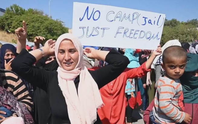 کۆچبەرانی لێسبۆس: کامپمان ناوێت