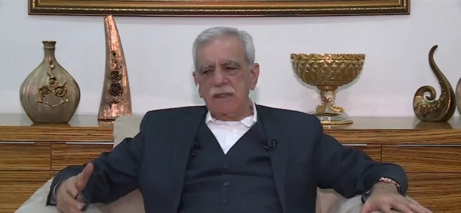 ئه‌حمه‌د تورك: ئومێدمان به‌ هه‌وڵه‌كانى سه‌رۆك بارزانى هه‌يه‌ بۆ ده‌ستپێكردنه‌وه‌ى پرۆسه‌ى ئاشتى