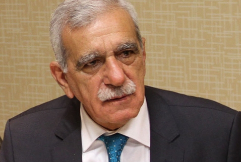  ئەحمەد تورك: رێككەوتنێكی نهێنی بۆ سەرخستنی قۆناخی چارەسەری هەیە 