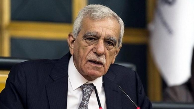 ئه‌حمه‌د تورك ده‌ستگیر كرا