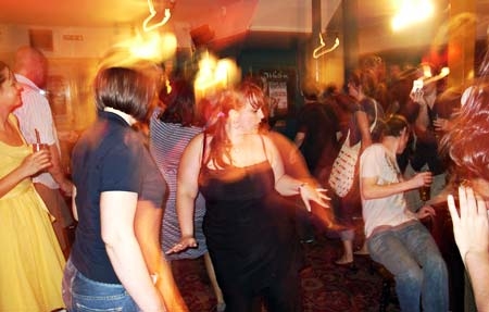 گه‌شتی هاووڵاتیان بۆ ده‌ره‌وه‌ مه‌ترسی ئایدز زیاد ده‌کات‌