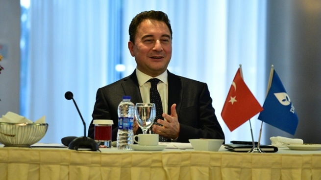 عەلی باباجان: خراپیی رەوشی ئابووریی تورکیا بە ڕێكخستنەوەی یاساكان چارەسەر دەبێت