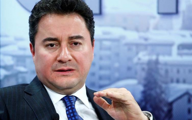 دامەزرێنەرێکی ئاکپارتی پارتێکی جیا رادەگەیێنێت