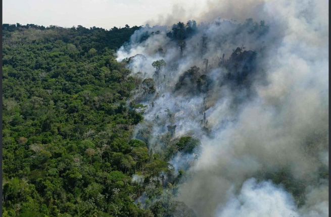 ئەمازۆن دەسووتێت و سەرۆکی بەرازیل دەڵێت 