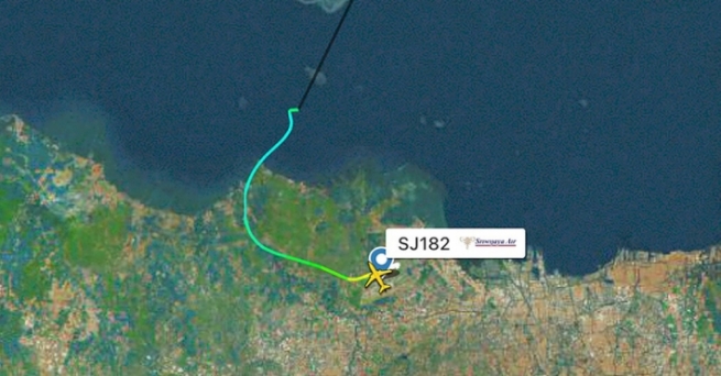 فڕۆکەیەکی ئەندەنووسیا تێک شکا