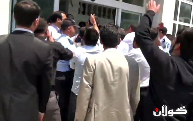 عەنتاب.. شەڕ لەنێوان پۆلیس و دەنگدەران روویدا