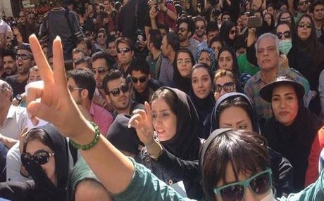  ئەسفەهان.. دژی تیزابپێداكردنی ژنان خۆپیشاندان دەكرێت 
