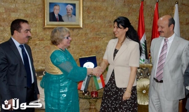 وه‌زیری كارو كاروباری كۆمه‌ڵایه‌تی بڕوانامه‌ی رێزلێنانی به‌ سۆنیا كۆرتن پسپۆڕی سه‌روه‌ری یاسا له‌بواری چاكسازی به‌خشی