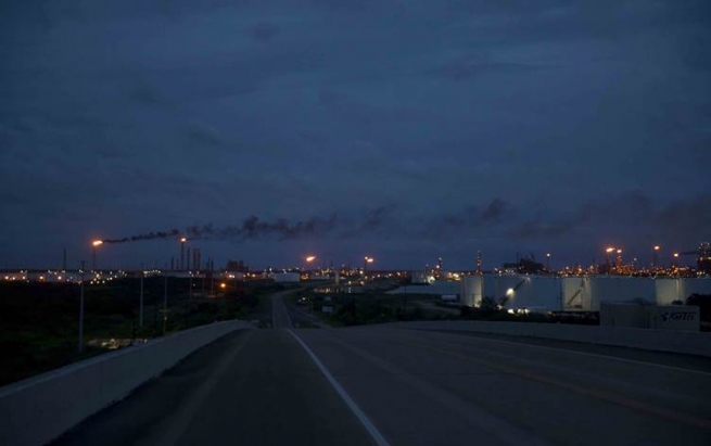 وزەی ئەمریکا: زریانی لۆرا زیانی زۆری لە دامەزراوە نەوتییەکان داوە