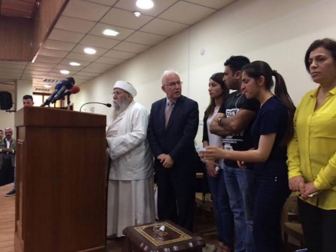 ئەنجامێن کۆمبوونا میرێ ئێزدیان دگەل رزگاربویێن دەستێن تیرۆرستان بەلاڤ دکەت