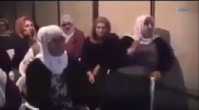 دایكى شه‌هیدێك هێرش ده‌كاته‌ سه‌ر به‌رپرسێكى په‌كه‌كه‌ 