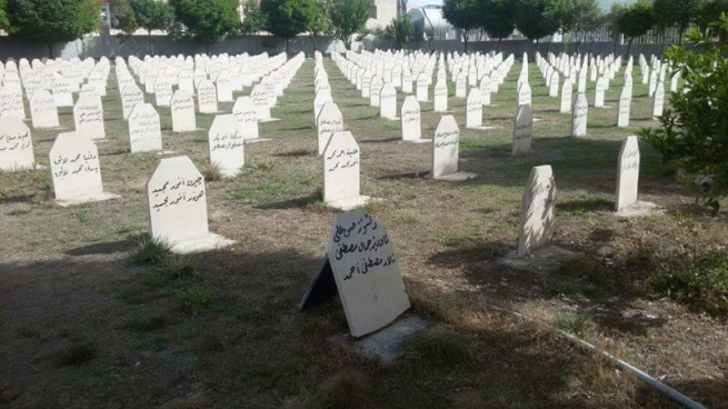  کێلی گۆڕی شەهیدانی كیمیابارنى هه‌ڵه‌بجه‌ دەشکێن