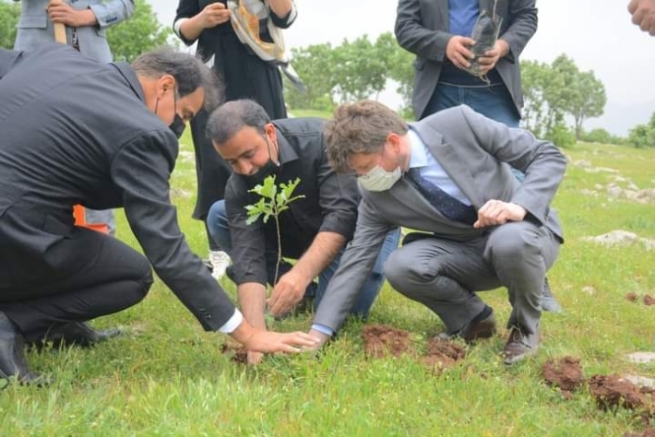 بەوێنە.. لە سۆران کونسوڵی گشتیی فەڕەنسا بەشداریی چالاکییەکی ژینگەیی دەکات