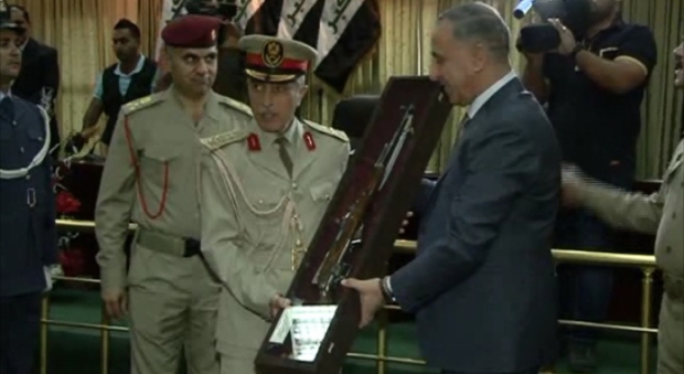 له‌ به‌غدا رێوڕه‌سمێكى رێزڵێنان له‌ بابه‌كر زێباری سوپاسالاری پێشووی عێراق به‌رێوه‌چوو