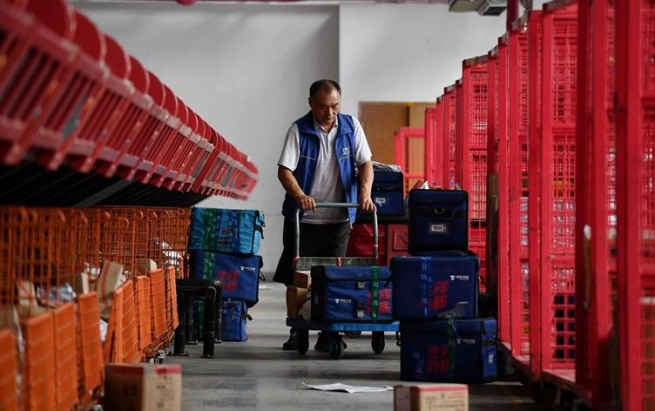 چین بە زمانێکی تووند وەڵامی سزاکانی ئەمریکا دەداتەوە