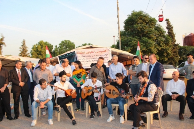 هونەرمەندان هاوکاری ڕۆژئاوای کوردستان دەکەن