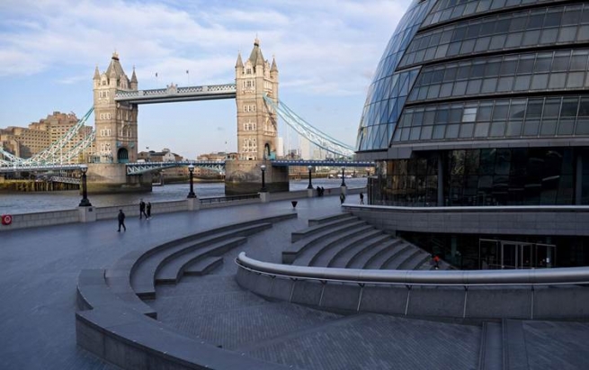 ژمارەی ئەو کەسانەی لە بەریتانیا بە کۆرۆنا گیانیان لەدەستداوە 1000 کەسی تێپەڕاند