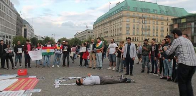 لە بەرلین نمایشی ھونەری دژی لەسێدارەدرانی لاوانی كورد بەڕێوە چوو