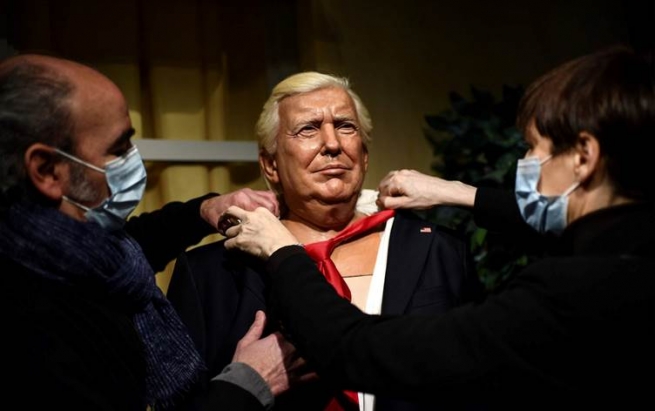 لەمۆزەخانەیەکی پاریس پەیکەری ترەمپ لادەبرێت و کارمەندەکانی خۆشحاڵن