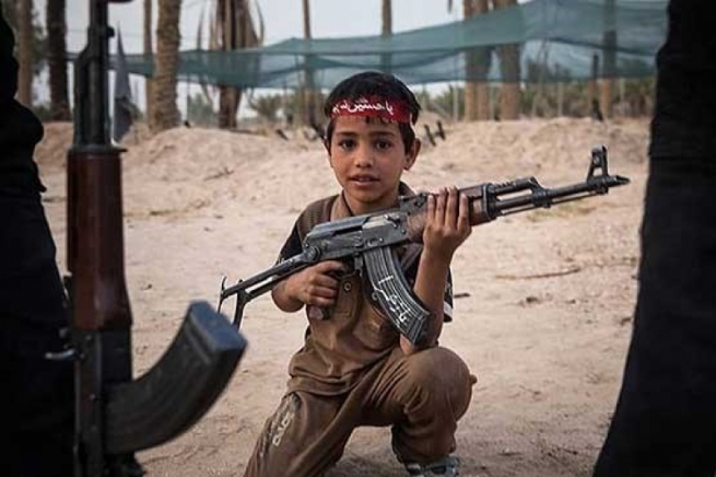 حەشدی شەعبی منداڵان بۆ شەڕ بەکار دەهێنێت