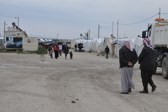 چەکدارێک پاسێکی گواستنەوەی قوتابییانی کردە ئامانج