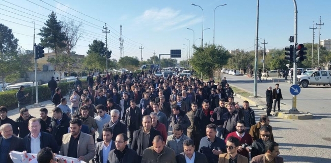 مامۆستایانى ناڕازى گه‌رمیان به‌بایكۆت وه‌ڵامى په‌روه‌رده‌ ده‌ده‌نه‌وه‌ 