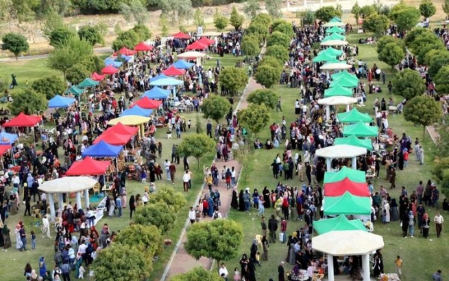 فیستیڤاڵی هەنار لە هەڵەبجە بازاڕی بۆ دەیان بەرهەمی دیکەی ناوخۆیی خۆشکردووە
