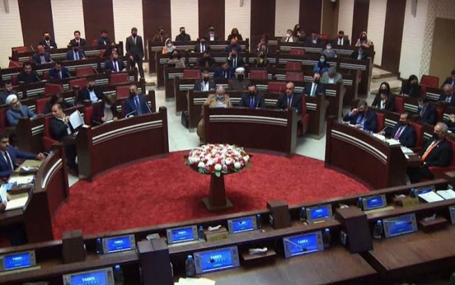 پەرلەمانتارانی ناڕازی داوای دانیشتنێک بەبێ سەرۆکایەتیی پەرلەمان دەکەن
