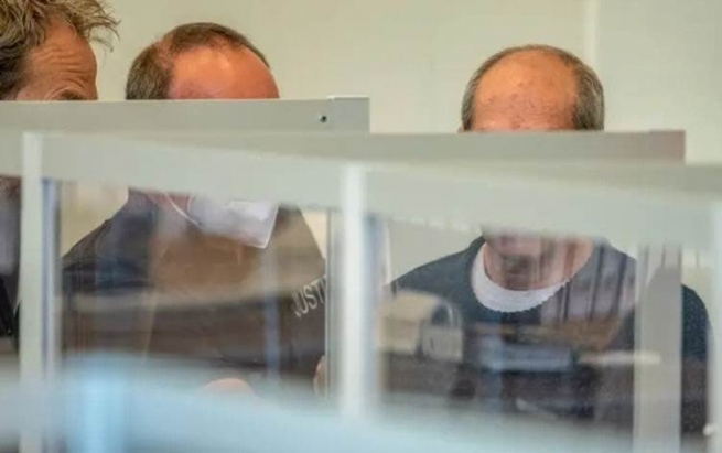 چیرۆکی گۆڕهەڵکەنەکان، ئەشکەنجەدراوەکان و ئەفسەرانی سووریا لەبەردەم دادگای ئەڵمانیادا