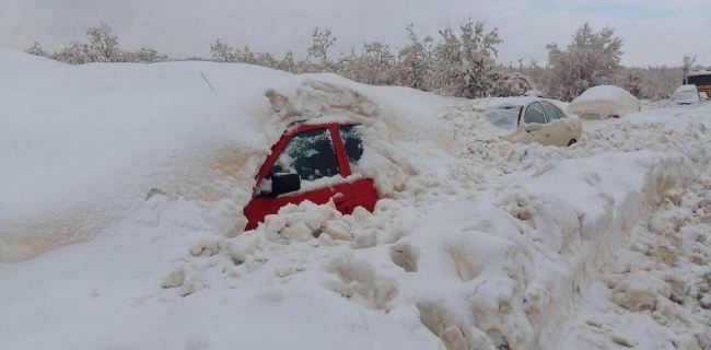بەوێنەوە... چەند ئۆتۆمبێلێک لە چیای گارە گیریان خواردووە 