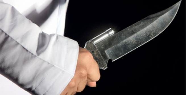  پزیشكێكى به‌ته‌مه‌ن درایه‌ به‌ر چه‌قۆ