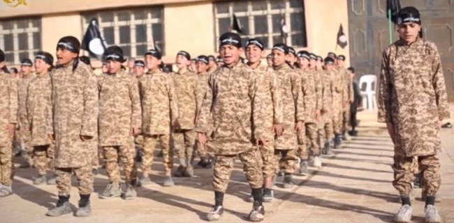  داعش منداڵان چەکدار دەکات و لەدژی پێشمەرگە بەکاریان دەهێنێت 