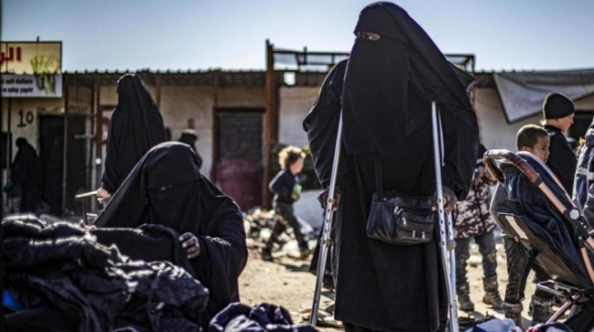 10 ژنە داعشی فەرەنسی لە سووریا مانیان لە خواردن گرت