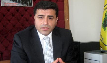 دەمیرتاش داوا لە پەكەكە و حكومەتی توركیا دەكات دەستبەرداری كرداری سەربازی ببن