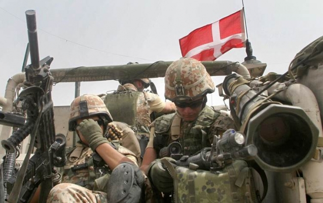 دانیمارک سەرباز و راوێژکارە سەربازییەکانی دەگەڕێنێتەوە عەین ئەسەد