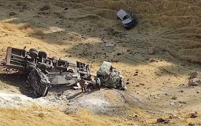 بارهەڵگرێک بە پێنج ئۆتۆمبێلەوە لەسەر رێگەی پێنجوێن دەکەوێتەخوارەوە