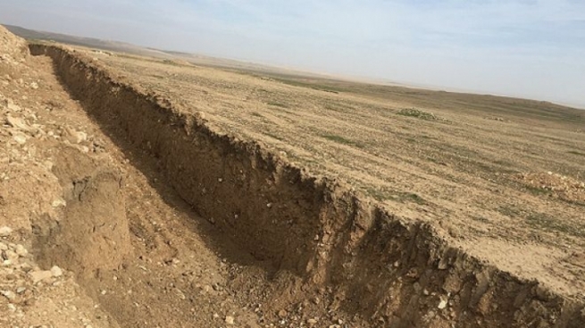 داعش به‌ ده‌وروبه‌رى حه‌ویجه‌دا خه‌نده‌ك لێده‌دات