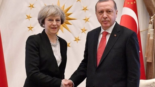 سەرۆکوەزیرانی بەریتانیا و سەرۆک‌کۆماری تورکیا جەخت لەسەر بەردەوامیی پێوەندییەکانیان دەکەنەوە