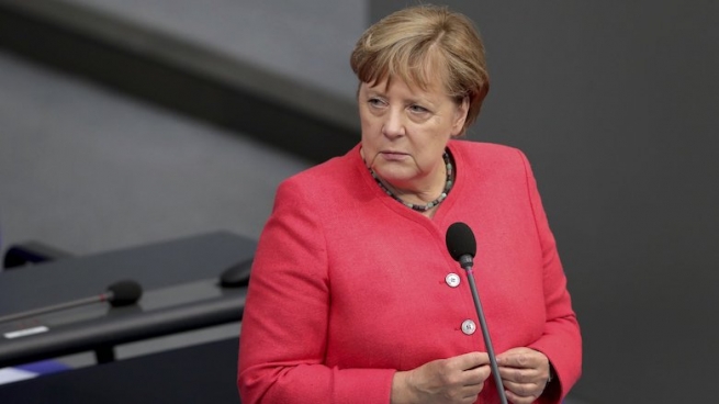 مێرکڵ یەکەم بابەتی کۆبوونەوەکەی لەگەڵ مستەفا کازمی دەخاتەڕوو