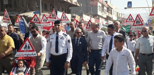 قوتابیێن دهۆكێ بۆپاراستنا گیانێ خوه‌ هاتنە‌ سه‌ر جاده‌یان