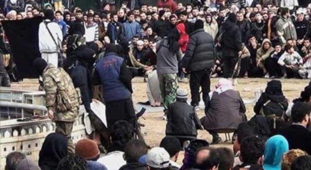 له‌ موسڵ به‌هۆی سه‌یركردنی یاری تۆپی پێ داعش 13 منداڵی له‌ سێداره‌دا